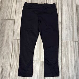 Lulu Lemon size 6 3/4 crop leggings with rear pocket